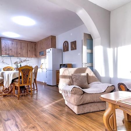 Pavle'S Oasis Villa เวียร์ปาซาร์ ภายนอก รูปภาพ