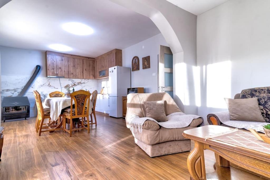 Pavle'S Oasis Villa เวียร์ปาซาร์ ภายนอก รูปภาพ