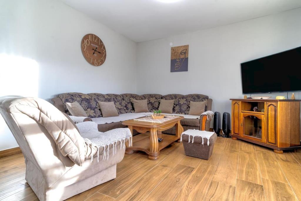 Pavle'S Oasis Villa เวียร์ปาซาร์ ภายนอก รูปภาพ