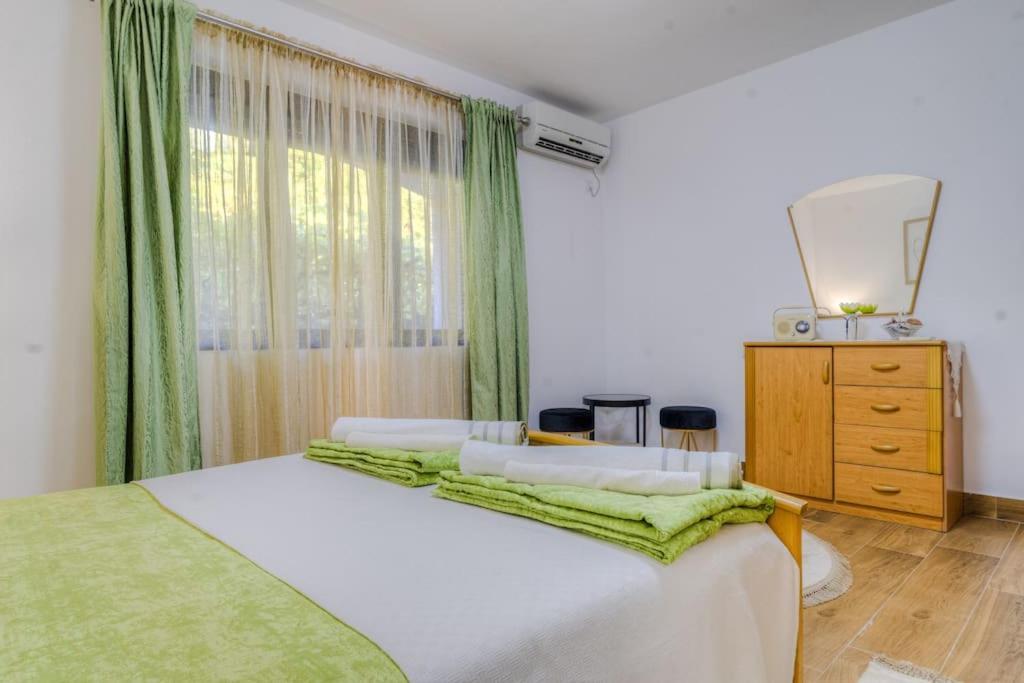 Pavle'S Oasis Villa เวียร์ปาซาร์ ภายนอก รูปภาพ