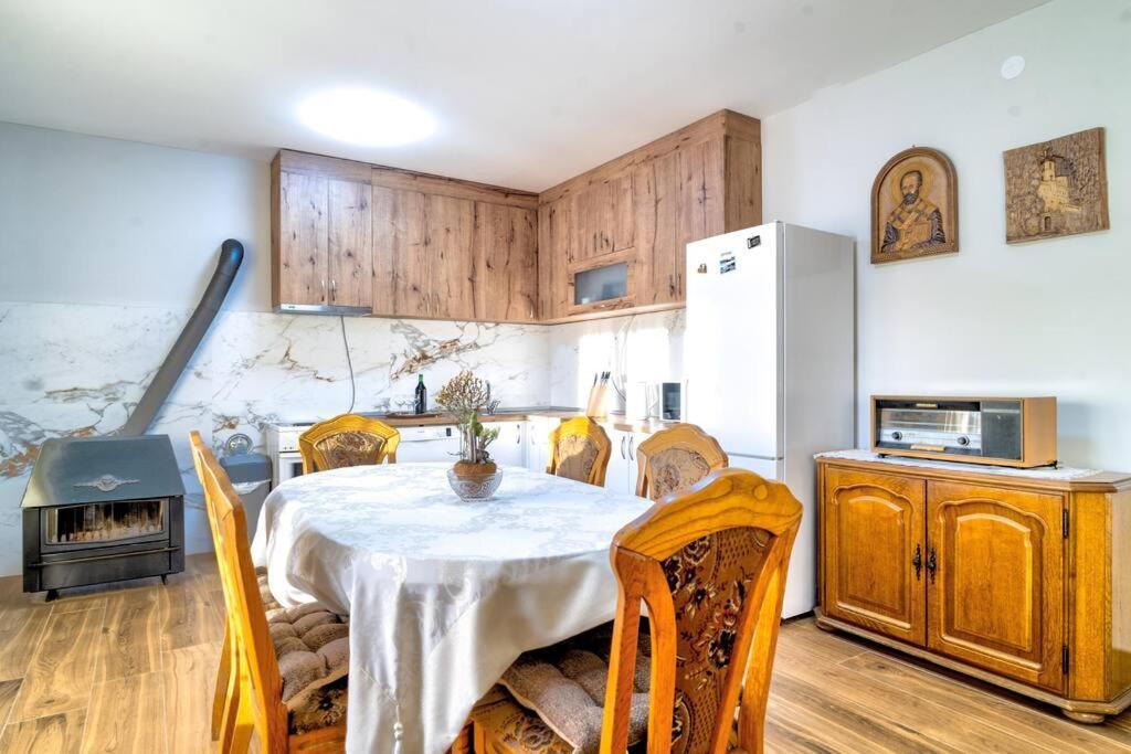 Pavle'S Oasis Villa เวียร์ปาซาร์ ภายนอก รูปภาพ