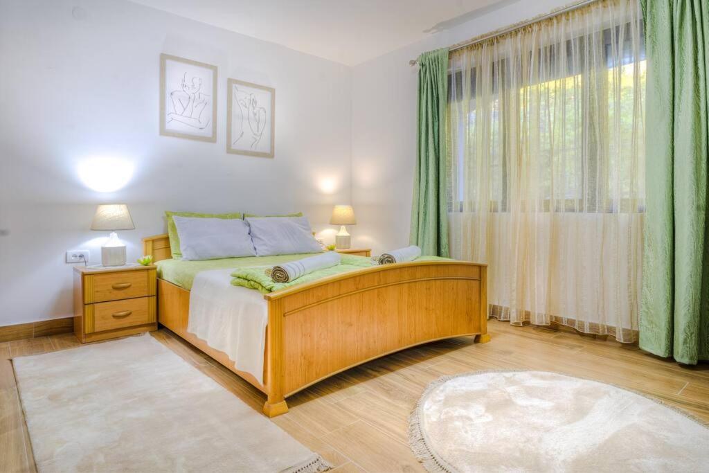 Pavle'S Oasis Villa เวียร์ปาซาร์ ภายนอก รูปภาพ