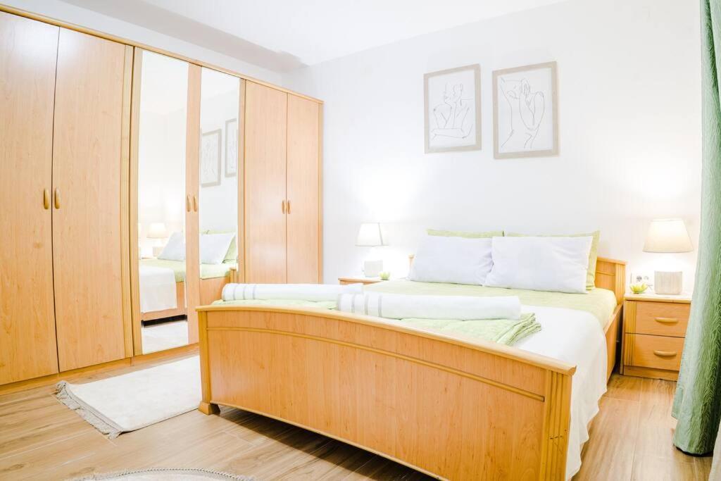 Pavle'S Oasis Villa เวียร์ปาซาร์ ภายนอก รูปภาพ